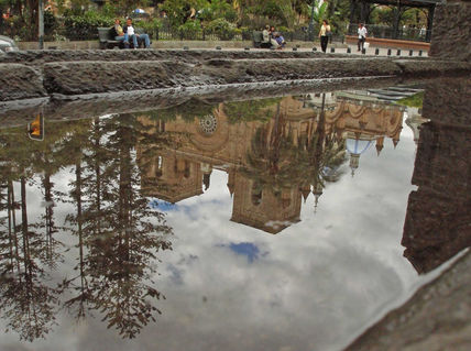 Catedral Patas Arriba