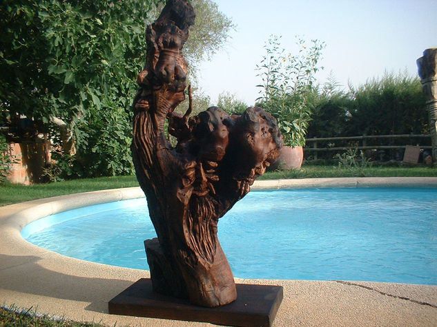 Faquires. Wood Figurative