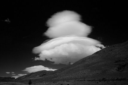 Cerros y nubes
