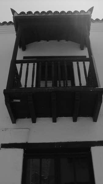 finestra sotto il balcone