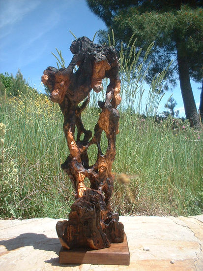 Laberinto Wood Figurative