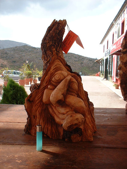 La bruja avería. Wood Figurative