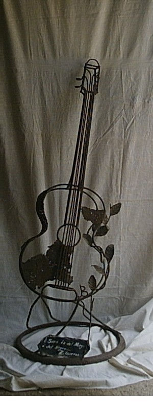 guitarra en hierro