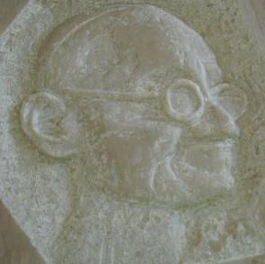 alma grande (gandhi) Marble Figurative