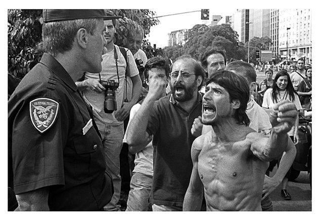 a un año del "Argentinazo" Photojournalism and Documentary Black and White (Manual)