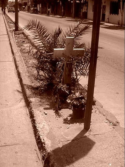 "POR EL BOULEVARD DE LOS SUEÑOS ROTOS" Photojournalism and Documentary Black and White (Digital)