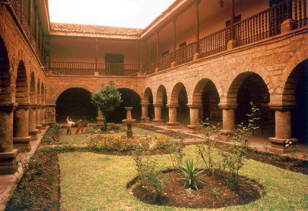 Patio Casa Boza y Solis 