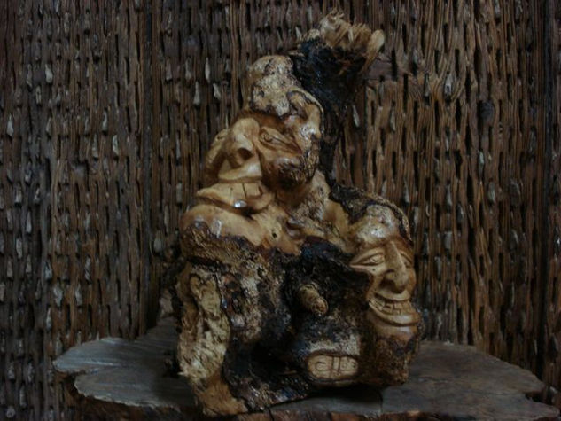 Julio y Cesar. Wood Figurative