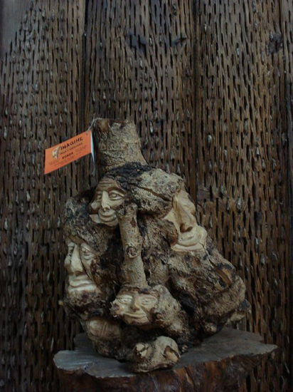 La estación. Wood Figurative