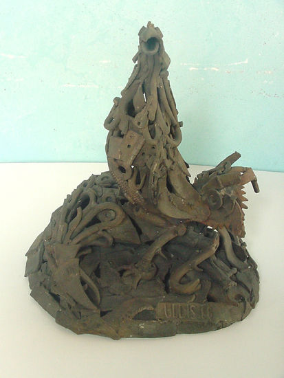 "El Triunfo", serie: Ceramicas de Acero. Cerámica Figurativa