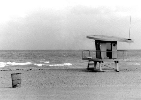 Beach Travel Black and White (Manual)