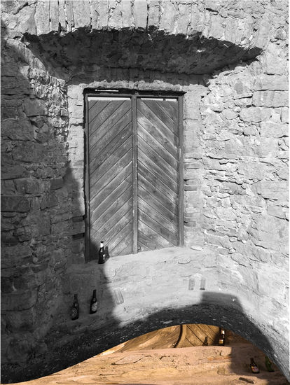 Tras la puerta Conceptual/Abstracto Blanco y Negro (Digital)