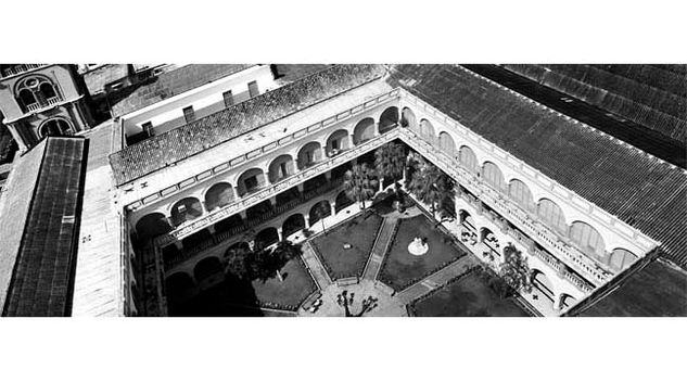 Cartagena-El Patio del Antiguo Claustro 