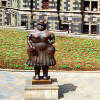 Botero-Mujer Vestida