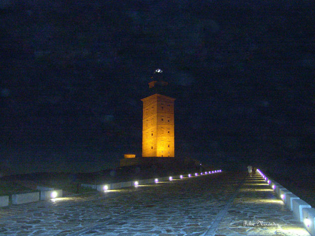 Paseo nocturno hacia la torre de Hércules