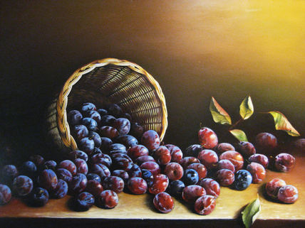 Cesto con ciruelas