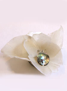 Broche de escamas de pez