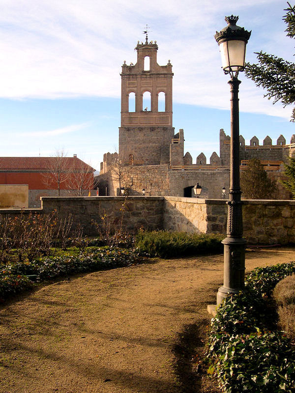 La Espadaña desde el jardín