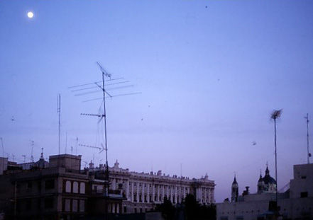 Una habitación con vistas