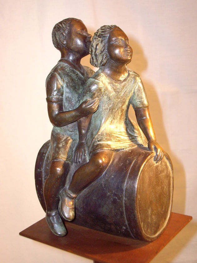 NIÑOS SOBRE EL TAMBOR