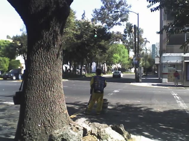 sola en la gran ciudad 