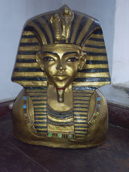 TUTANKHAMON Mixed Figurative