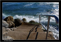 Escalera hacia la mar