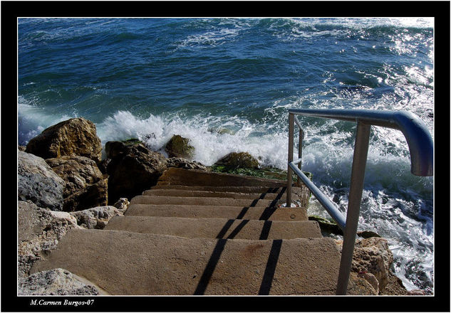 Escalera hacia la mar 