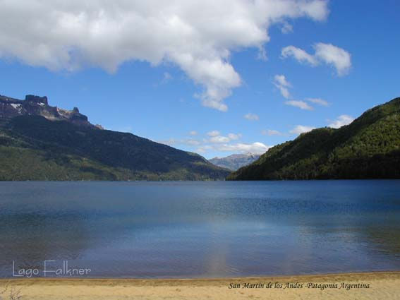 Lago falkner -Andes -Patagonia Argent 