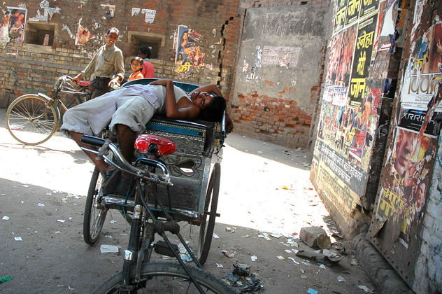 Dormilones y posturas en la india