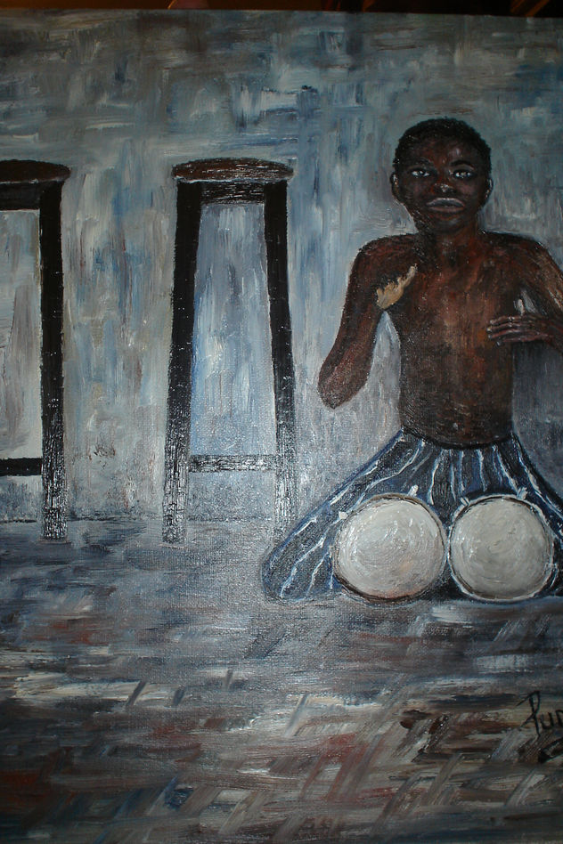 joven tocando loa bongos