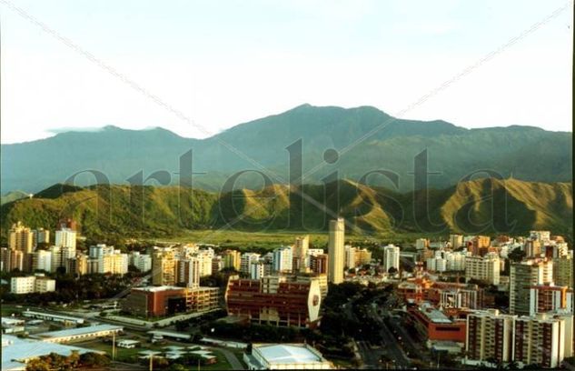 La ciudad de Maracay-Vista hacia el NORTE Fotoperiodismo y documental Color (Digital)