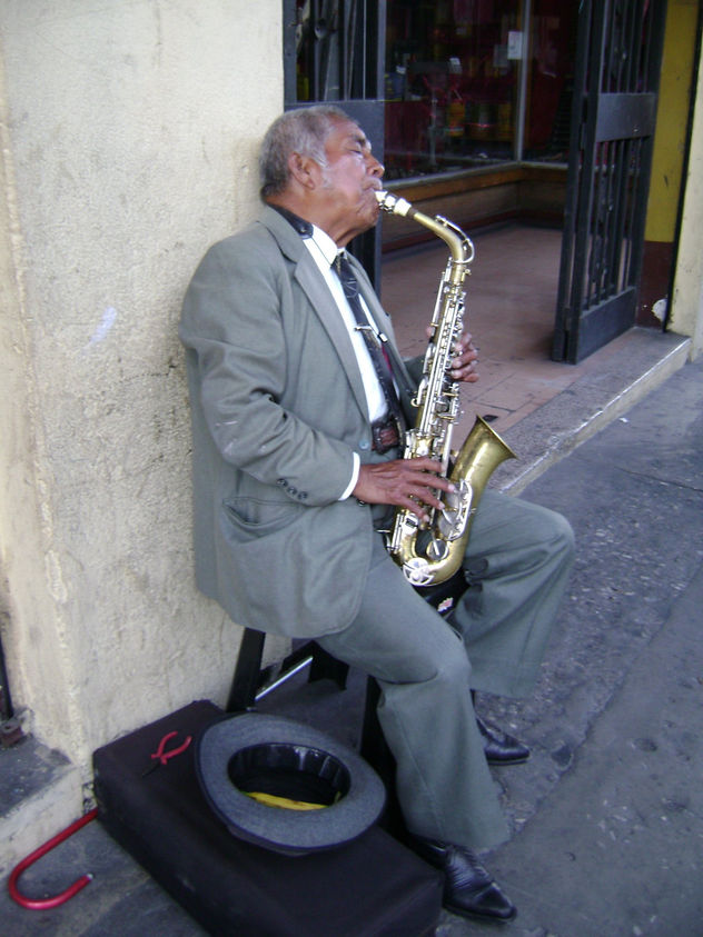 VIENDO LA MUSICA