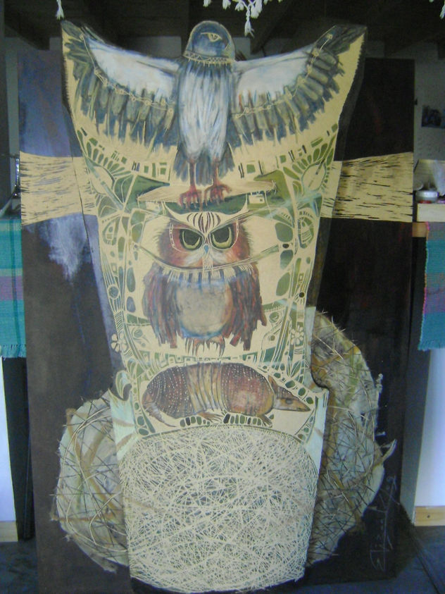 TOTEM PAMPEANO SOBRE CARDO RUSO