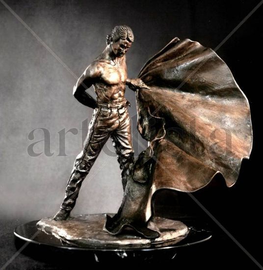 MALETILLA CON CAPOTE Bronze Figurative