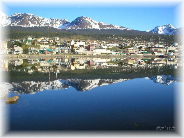 Ushuaia en el agua Naturaleza Color (Digital)