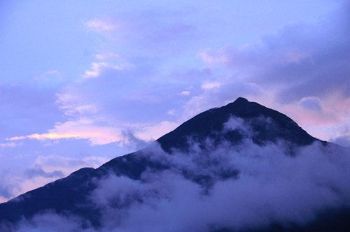 El Avila desde una violeta sensualidad Naturaleza Color (Digital)