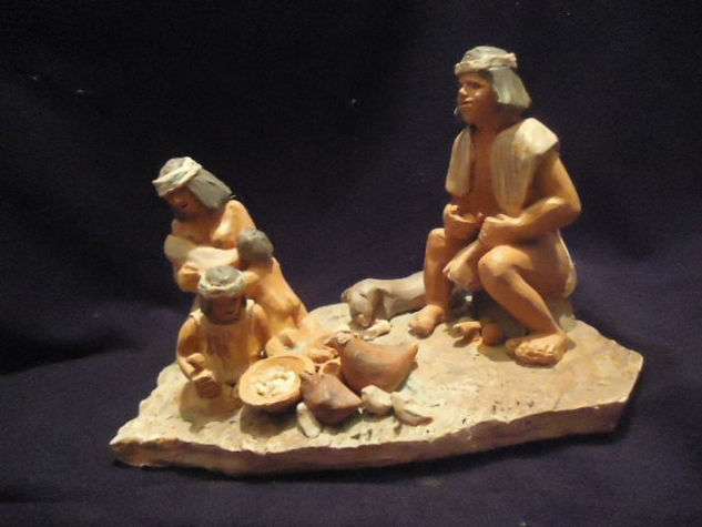 familia guaranies Pottery Figurative