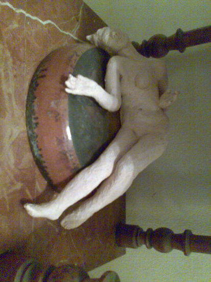 Mujer estirada Pottery Figurative