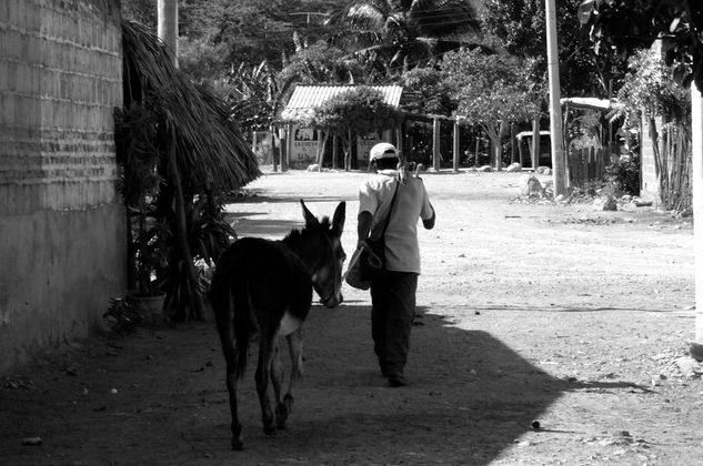 Rumbo al trabajo Fotoperiodismo y documental Blanco y Negro (Digital)