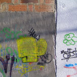 Graffitis calle alconchel, Badajoz thumbnail 2