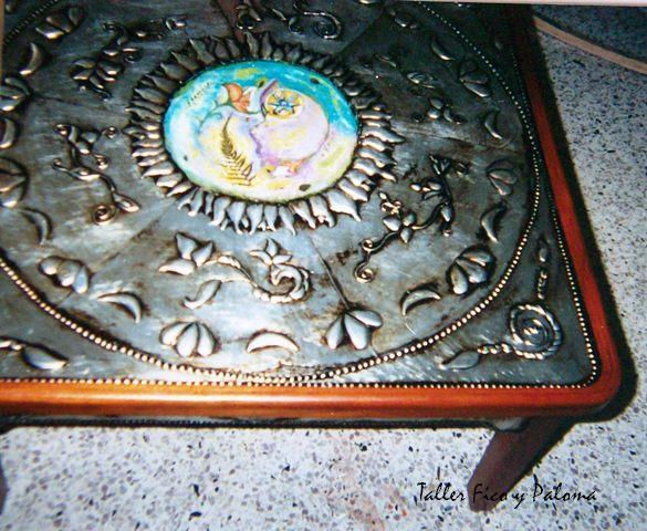 Mesa con Arte Decorativo 