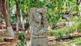 Escultura religiosa del Siglo XVII en el Jardin botanico de la Ermita de Santa Isabel