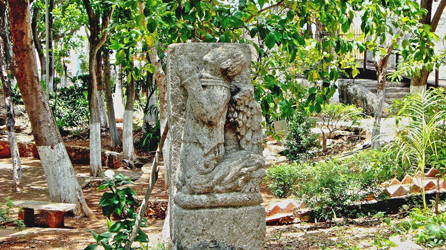 Escultura religiosa del Siglo XVII en el Jardin botanico de la Ermita de Santa Isabel 