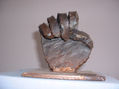 mano con puño cerrado