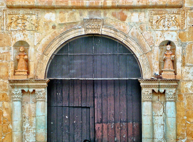 Detalle de la entrada de la Iglesia de San Antonio Padua en TIcul 