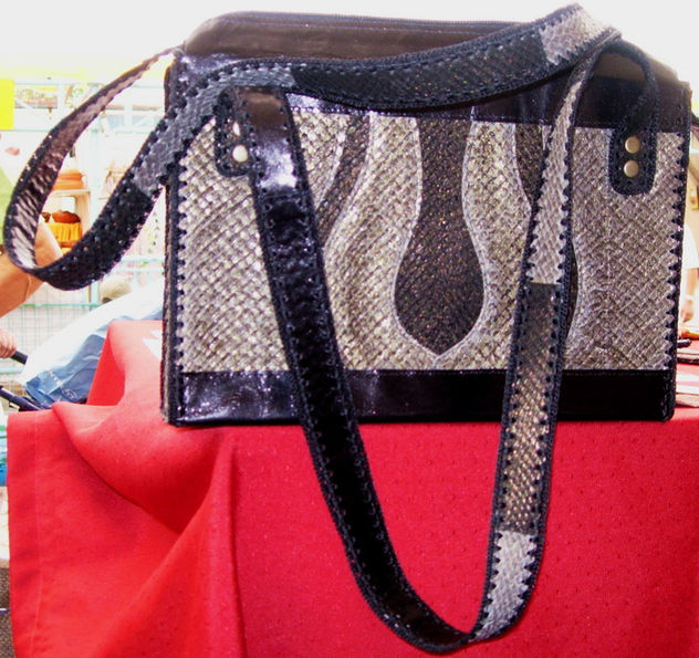 CARTERA EN CUERO DE SALMON