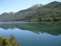 Montañas en el lago...