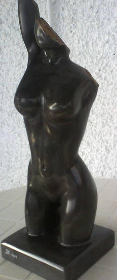 En silencio Pottery Figurative