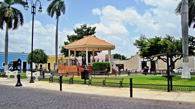 Parque con kiosko a un costado de la Ermita de Santa Isabel 